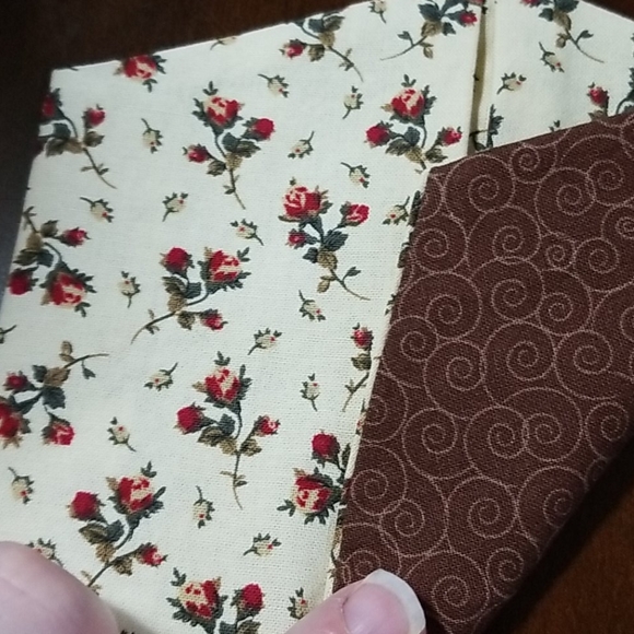 Reversible Primrose and Swirl Facemask - Picture 5 of 5